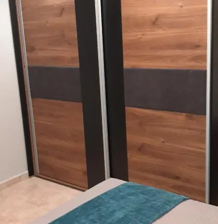 Bakiras House Сикия