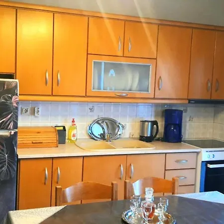 Bakiras House Apartman *