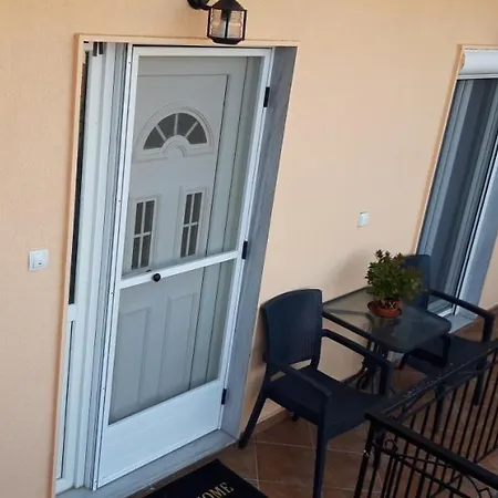 Bakiras House Apartman *